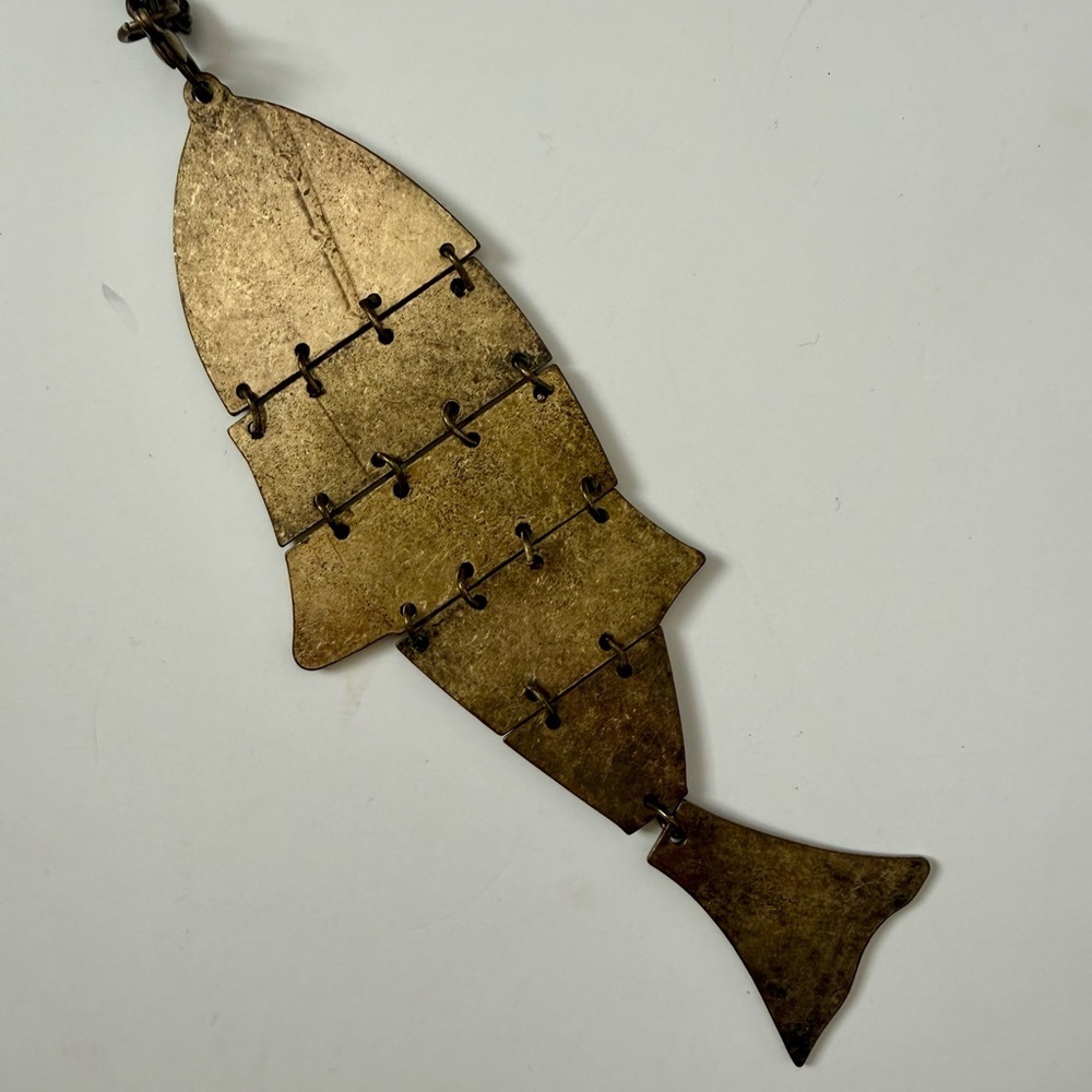 Oversized Fish Pendant Necklace Antique Brass Boho 16” VGUC - Picture 6 of 7